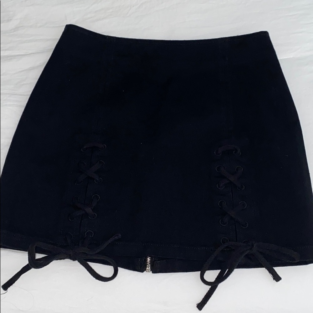 NEVER WORN Honey punch black skirt